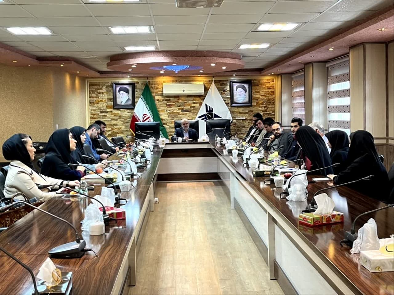 نشست صمیمانه نخبگان حقوقی